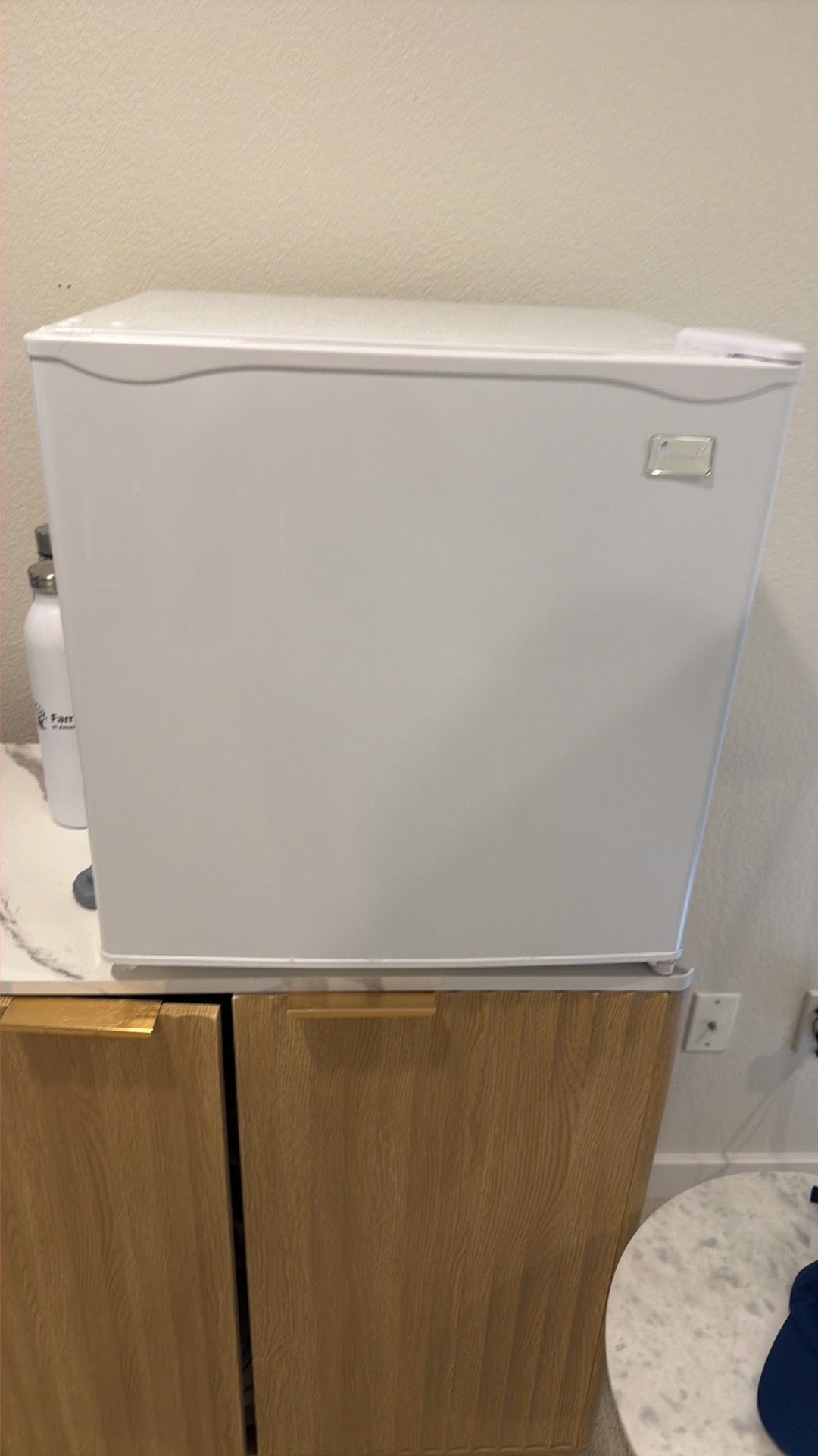 Avanti mini fridge