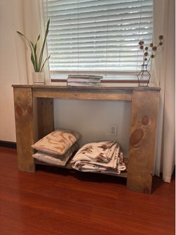 Console/entry table