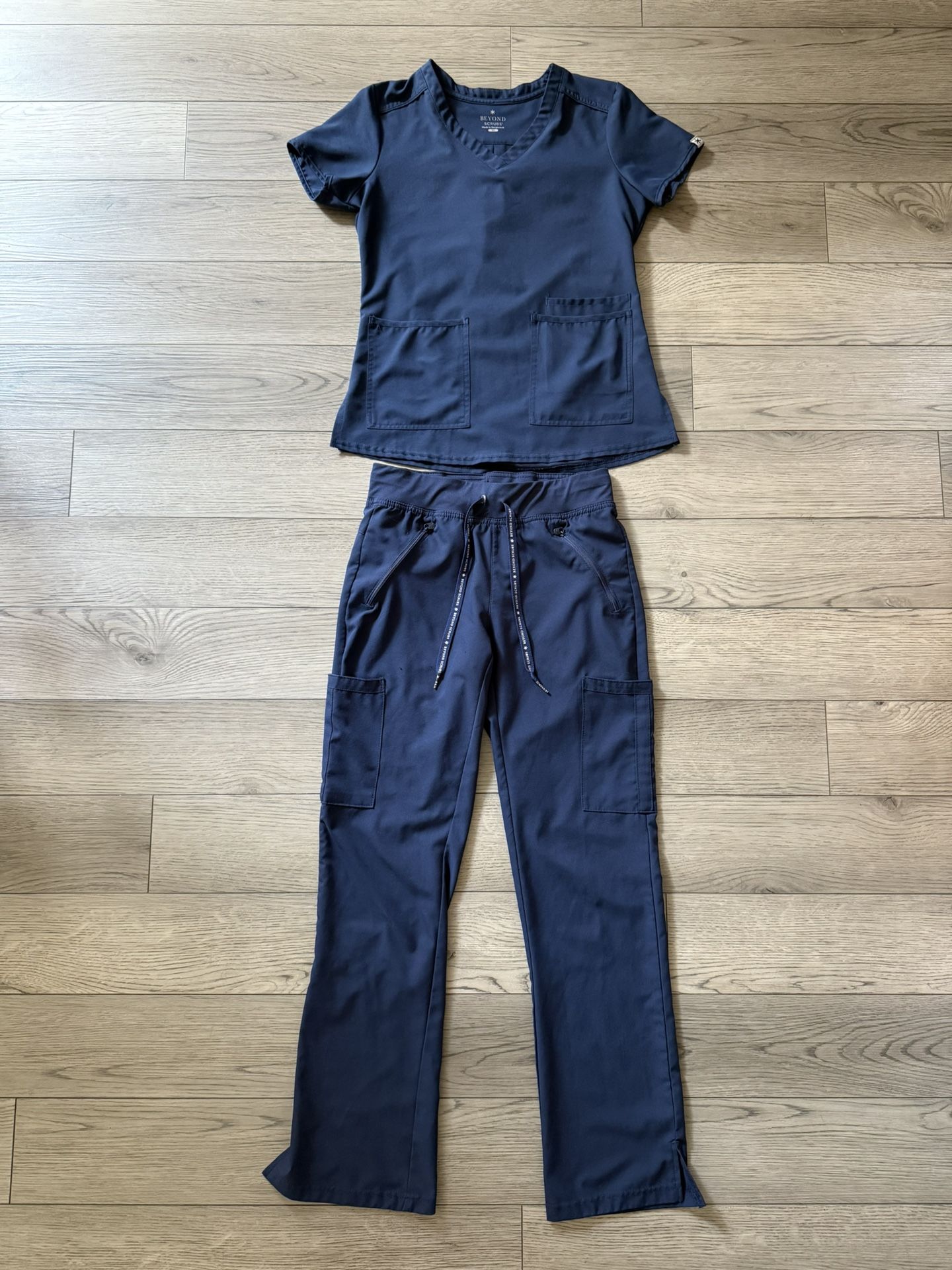 Women’s Scrubs And Beyond Top And Pants XS Navy