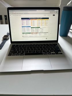 Apple MacBook Air 2020 13-inch i5 / 8GB RAM / Retina Display