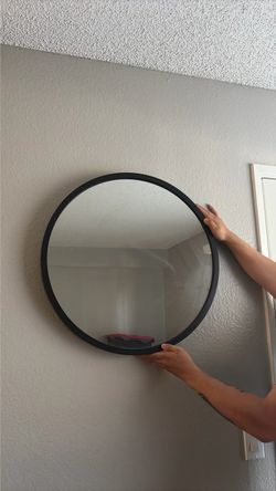 Round mirror
