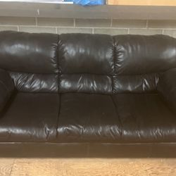 2 Couchs Moving Sat Priced To Move Both Same As Pictured