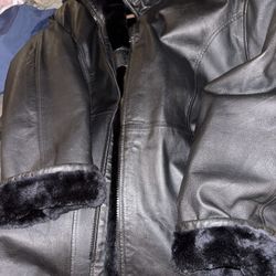 MENS LEATHER BOMBER JACKET.  GREAT PRICE!!!