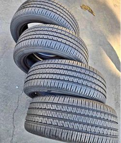 Set 265/50-22 Bridgestone con el 80% de vida