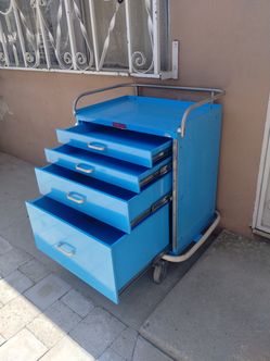 Harloff tools box..H..34..W..27..D..18