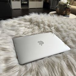 MacBook Pro 13” Retina (2015) – i5, 8GB RAM