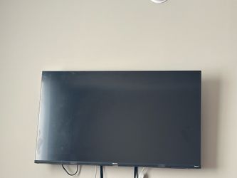Hisense 40” Roku tv & wall mount