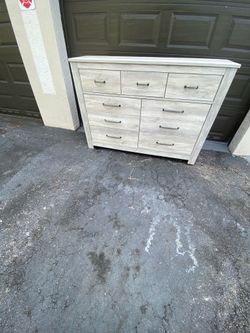 Dresser
