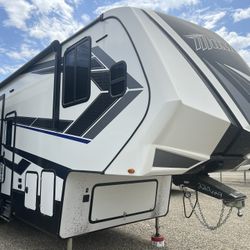 2021 Grand Design Momentum 320G