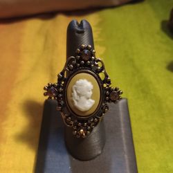 Adjustable Vintage Yellow Cameo Ring, Excellent Condition 