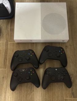 Xbox One S Console with 4 Controllers