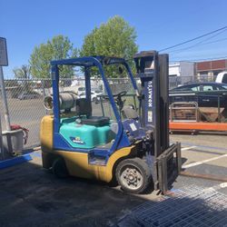 Selling My Komatsu Forklift Runs Great 5000 Pound Capacity Asking 5900 Or Best Offer