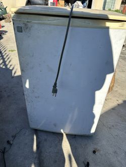 mini fridge working will clean up