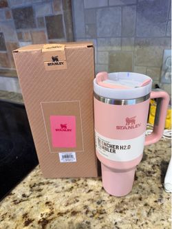40 oz Stanley Quencher H2.0 FlowState Tumbler;light pink color.