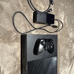 Xbox One Bundle w Controller/Chords