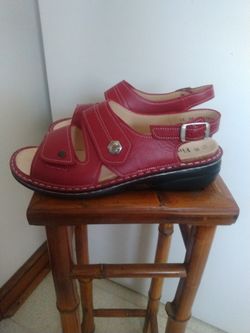 New Finn Women's Sandals