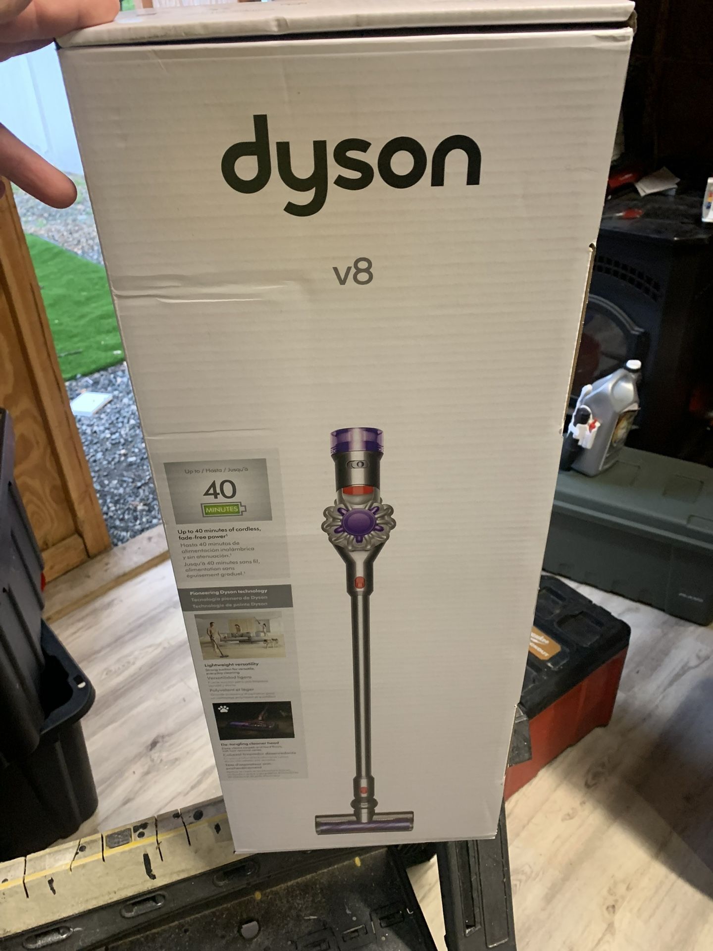 Dyson V8