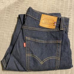 NWOT LEVI’S JEANS  512  33x32