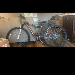 MONGOOSE LEDGE 2.1 MOUNTAIN BIKE 