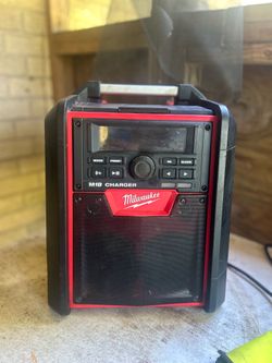 Milwaukee M18 Lithium-Ion Cordless Jobsite Radio/Charger/BLUETOOTH