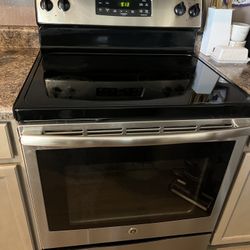 GE Oven W/Glass Top- P/U ONLY 7th ST AND BASELINE 