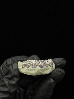 Top 8 One of one custom set with rose cut stones and a solitaire placed in each tooth for that crazy luxury shine 😮‍💨✨