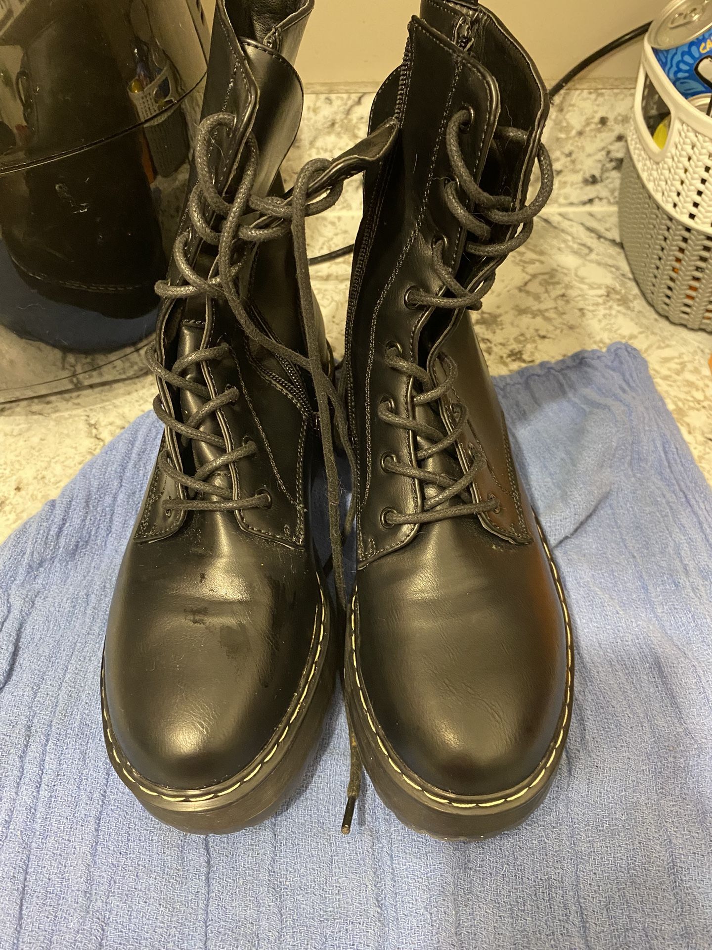 Short black boots