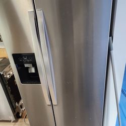 Whirlpool WRS321SDHZ 21.4-cu ft Side-by-Side Refrigerator with Ice Maker