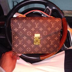 Louis Vuitton Monogram Pochette Metis