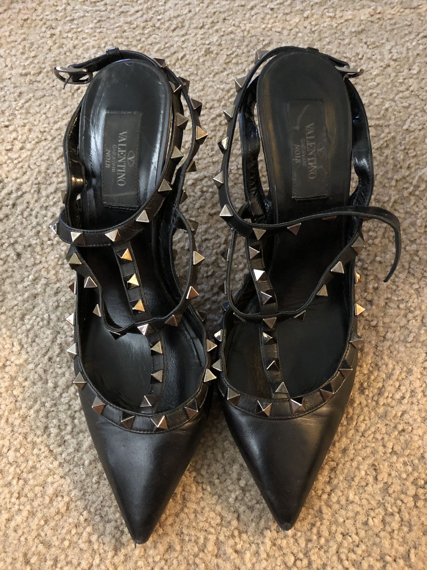 Valentino Noir High heels Rockstud Size 38.5 Mint Condition