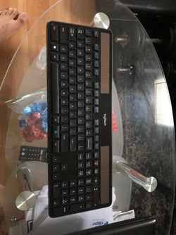 Wireless Logitech k750 keyboard solar powered Bluetooth usb