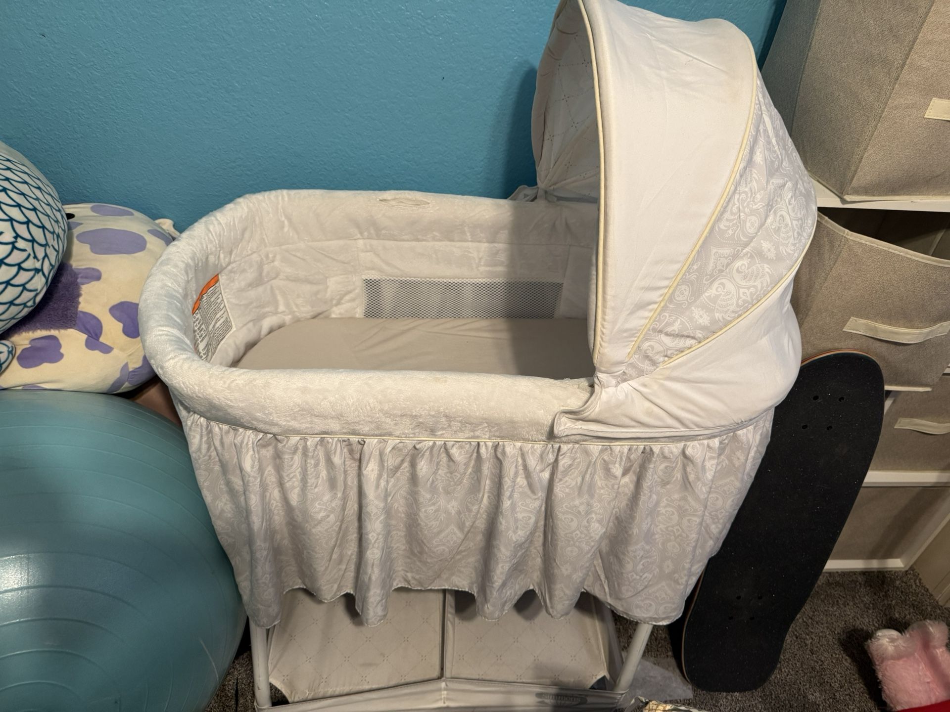 Simmons Baby Bassinet