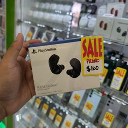 PS5 Exclusive  Earbuds White And Black New In Box 