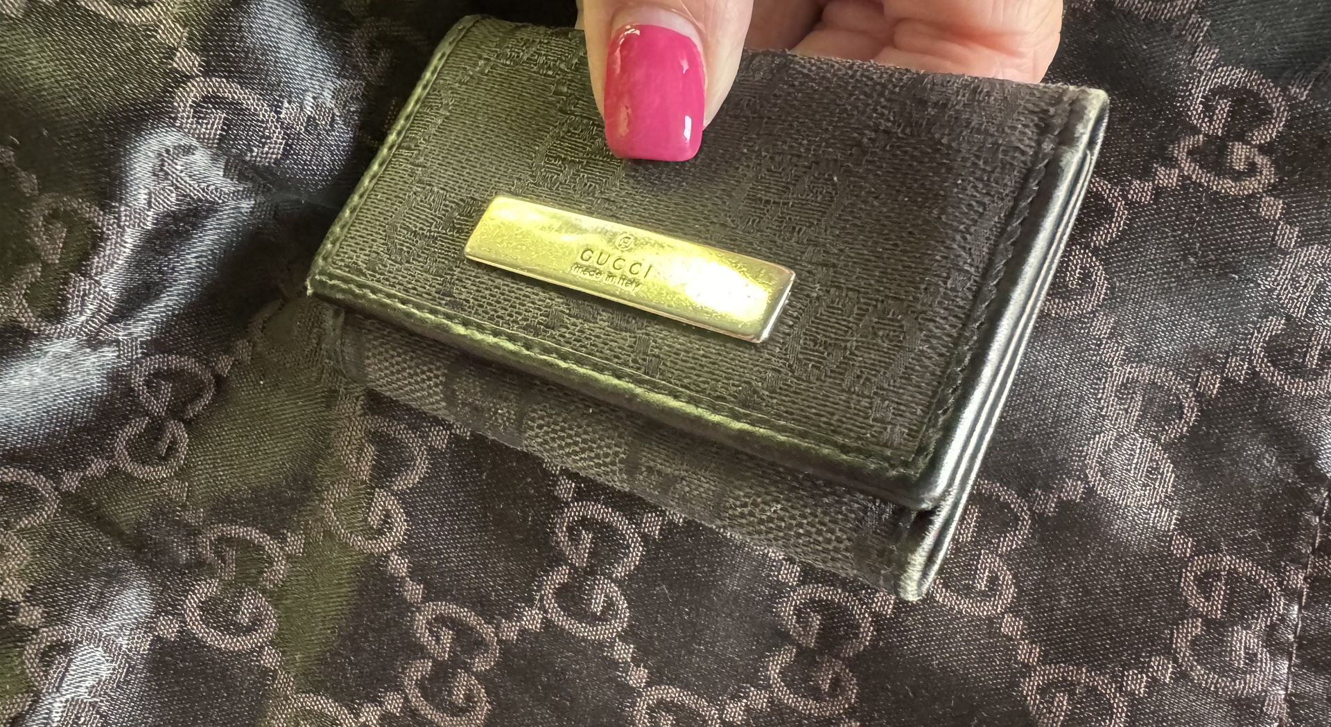 AUTHENTIC VINTAGE GUCCI TRI-FOLD KEY HOLDER UNISEX- w/ SERIAL #