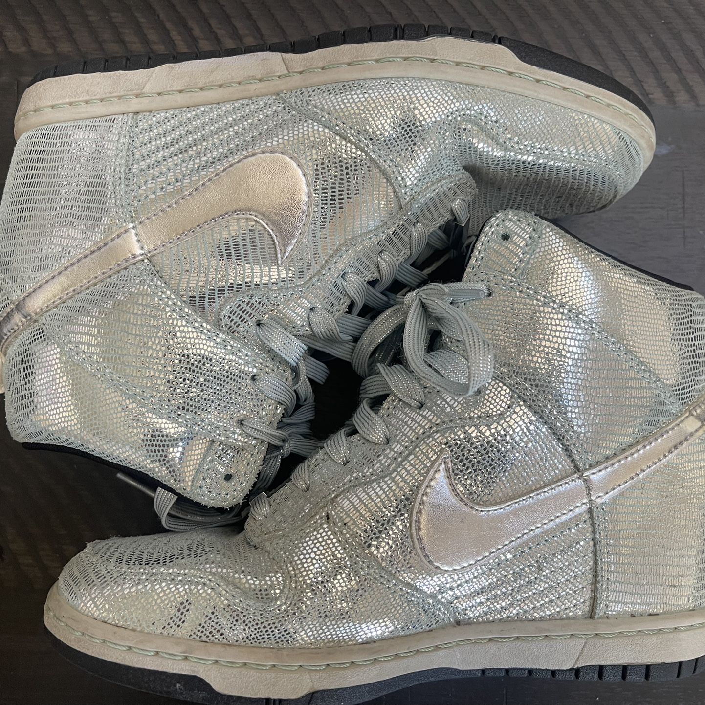 Nike dunks sky high silver hot sale