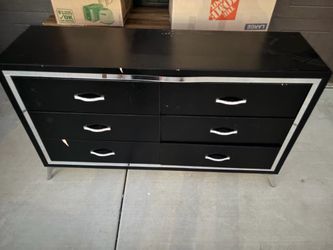 Black mirror dresser