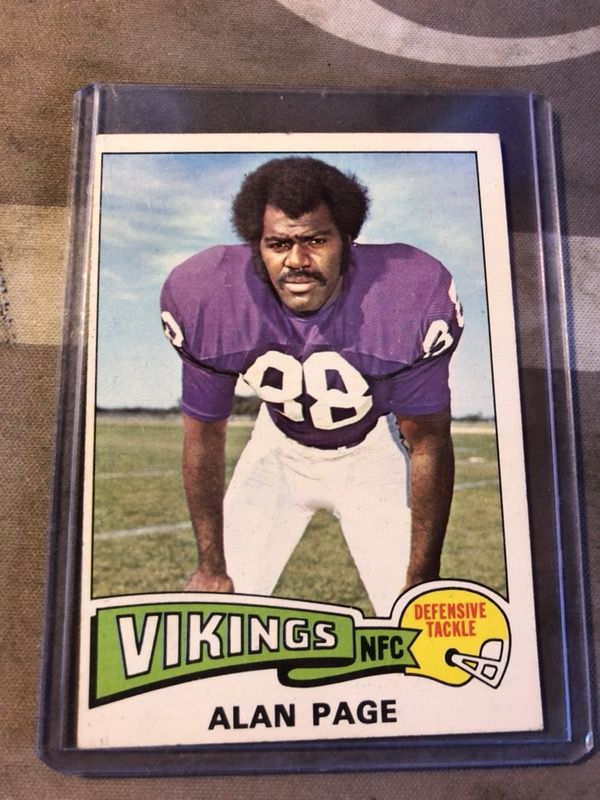 1975 Topps football card of Alan Page of the Minnesota Vikings. Card is number 520