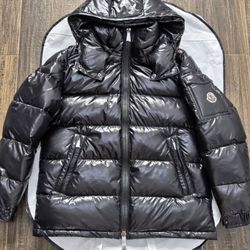 Moncler Puffer Jacket (BRAND NEW)