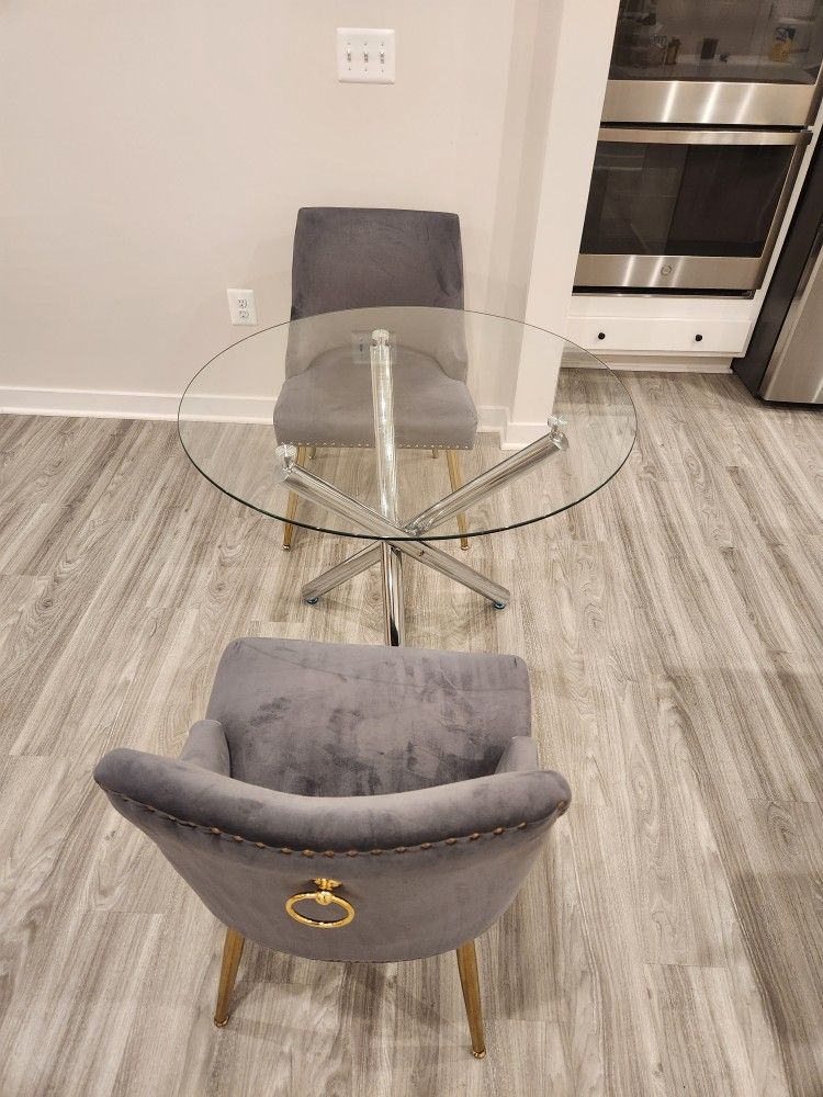 Dining Table With 2 Charis 