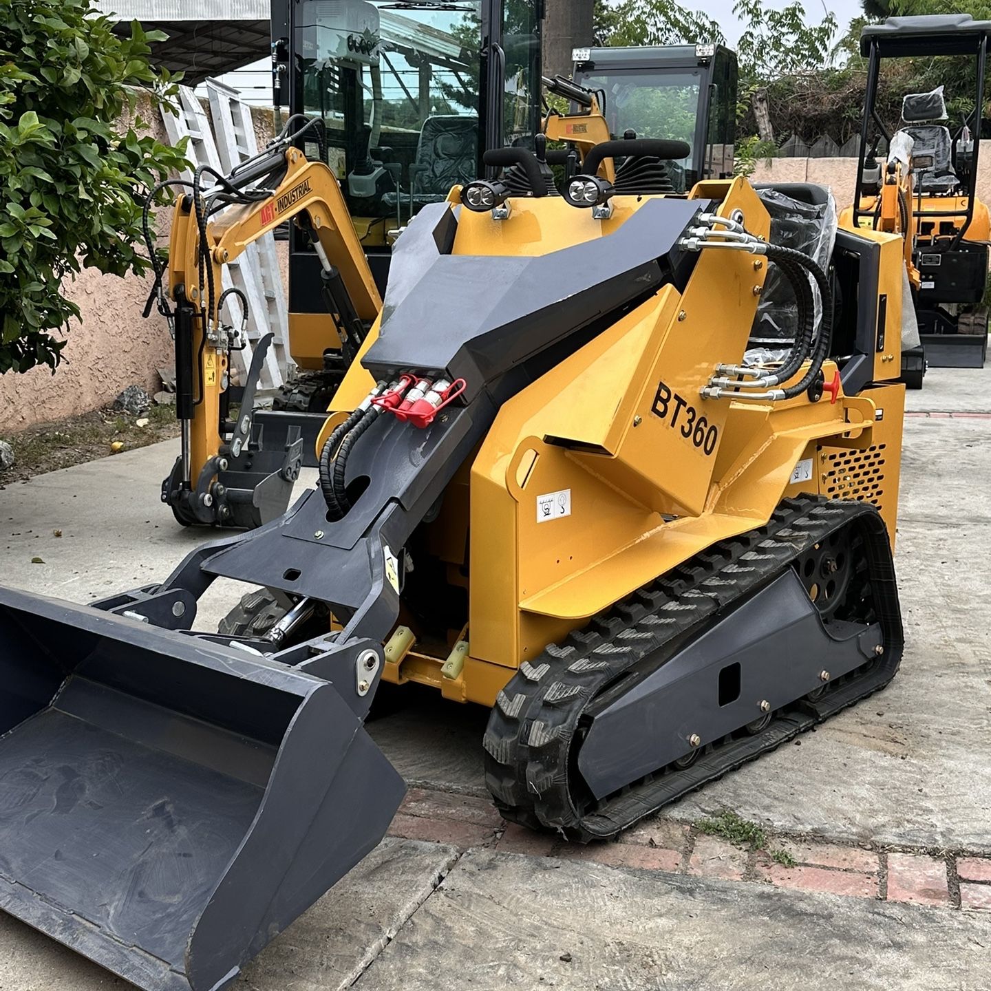 Bison BT360 – Mini Skid Steer Loader for Sale in Pasadena, CA - OfferUp