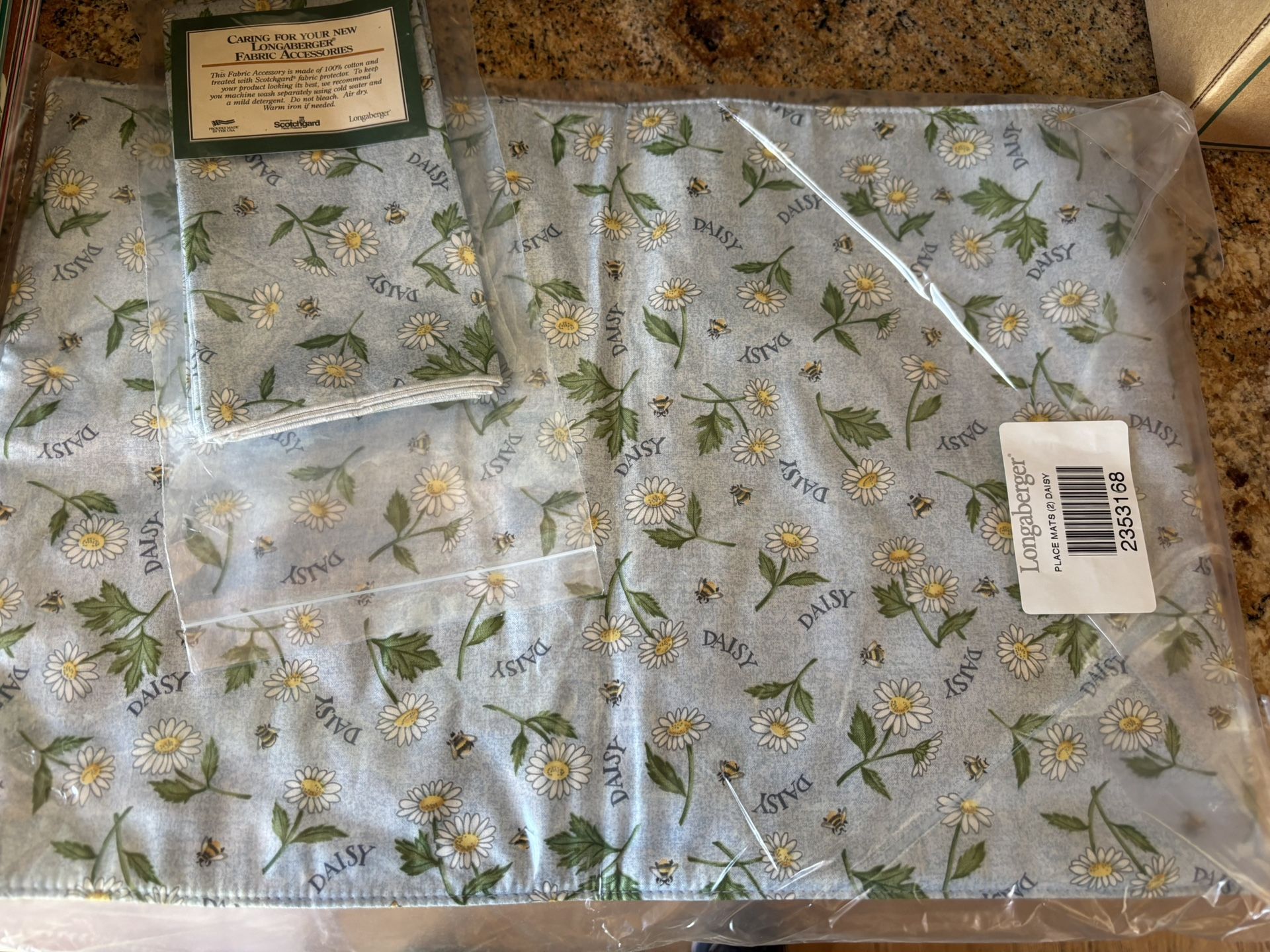 Longaberger NWT Vintage Collectible Pair Cotton Daisy Placemats And Napkins