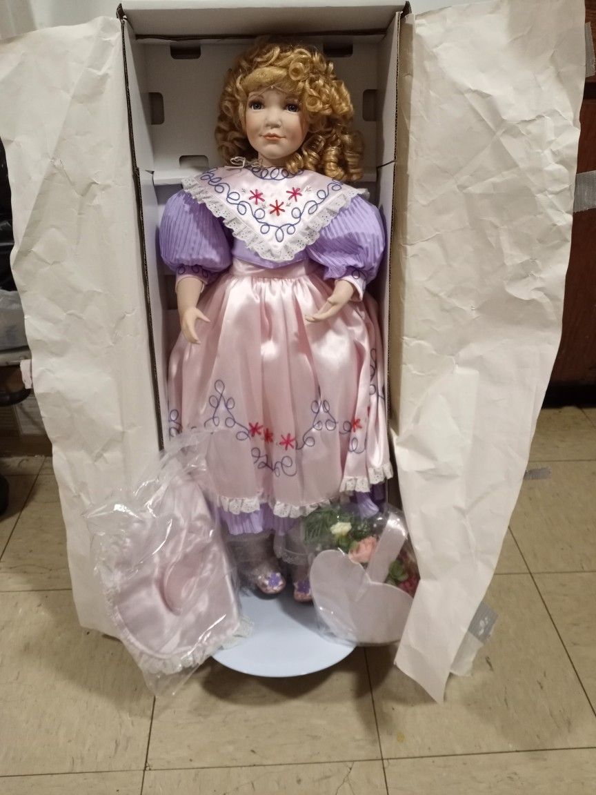 1995 Vintage Doll By W. Doug '3."5 Inches Tall