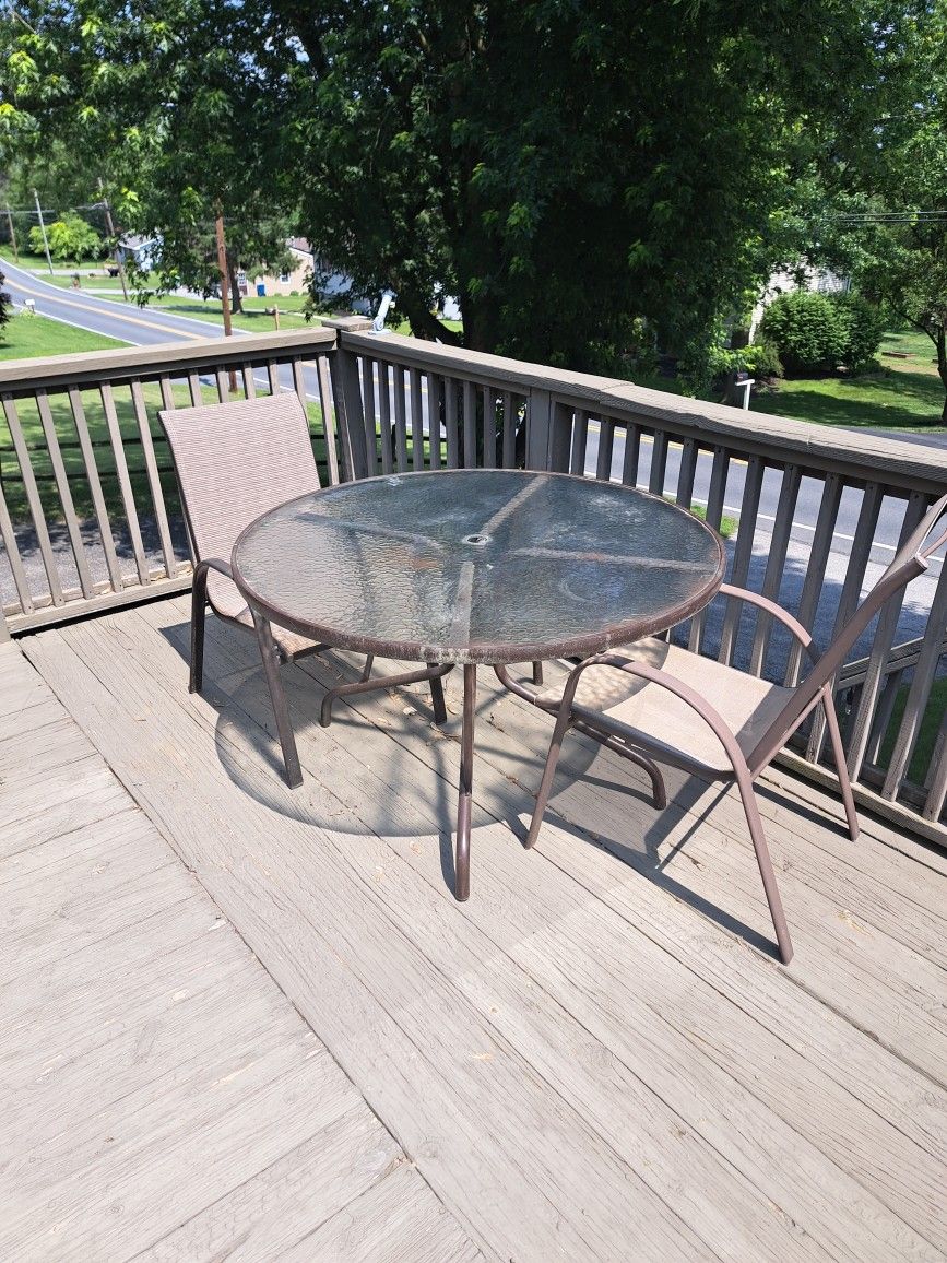 Outdoor table and 4 chairs