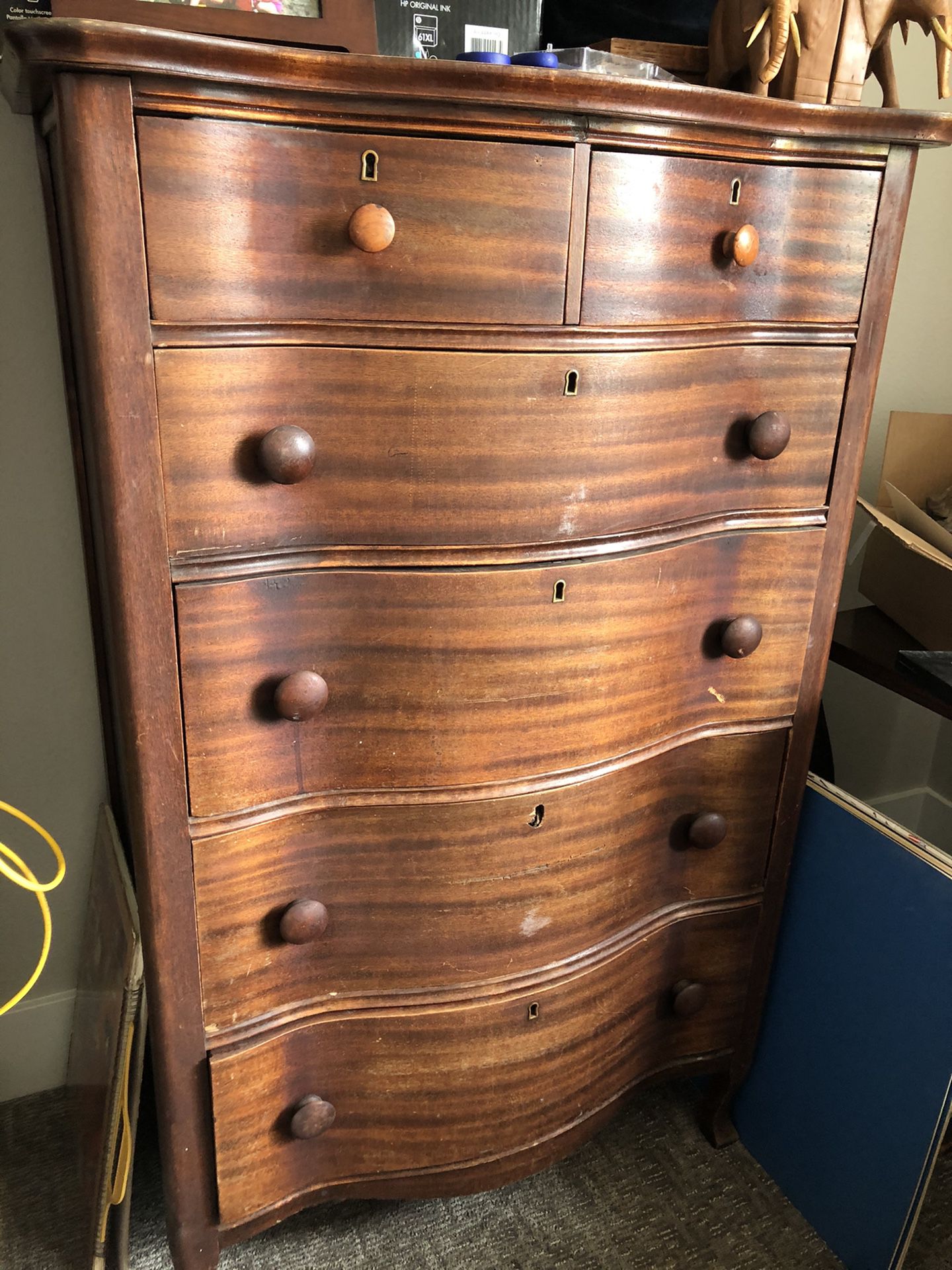Antique dresser, has mirror for the top