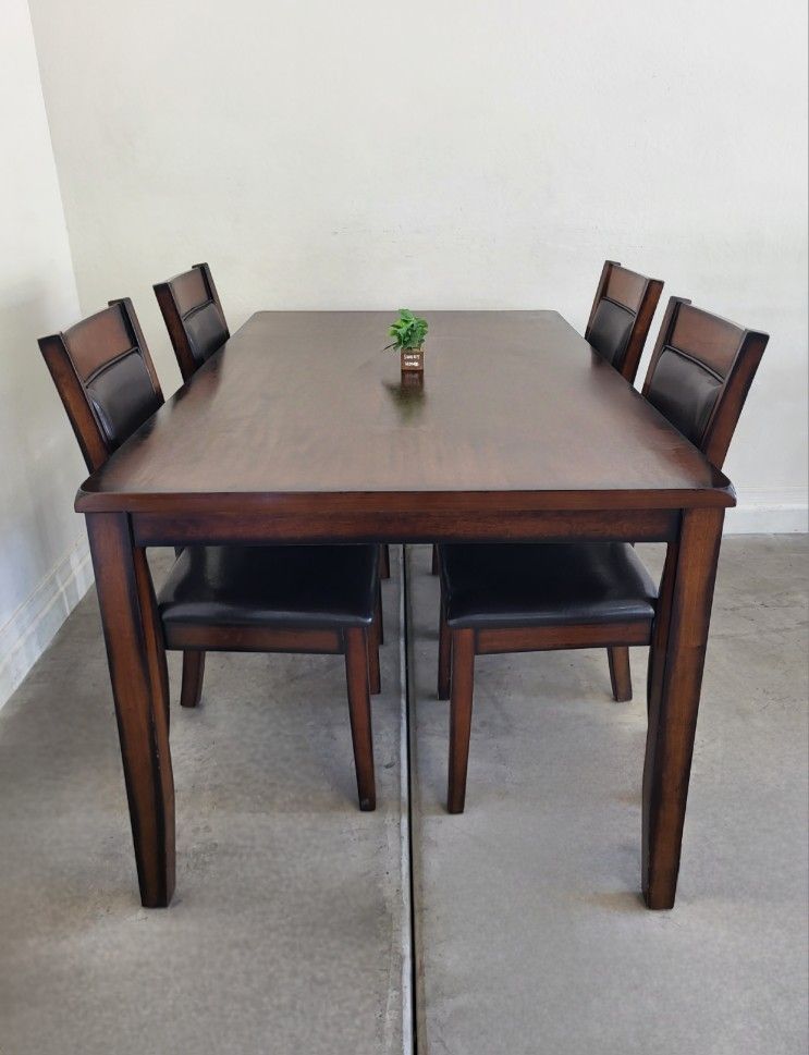 Table + 4 Chairs "Good Condition"