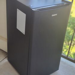 Galanz Mini-fridge 