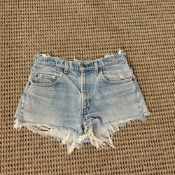 Women’s Clothing Levi’s Ripped Jean Shorts Size W33