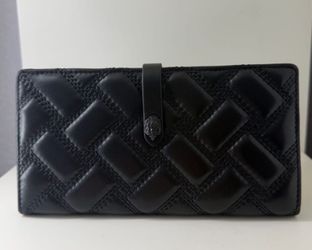New & Authentic 100% KURT GEIGER