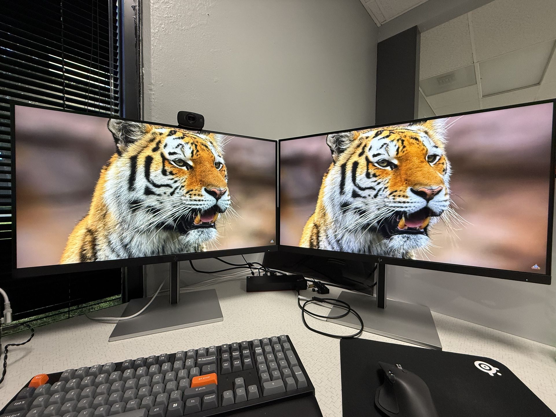 Two HP E27 G5 27" Monitor 75Hz FHD x 2 dual monitor Price For Both