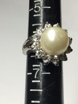 WOMENS RING SIZE 6 RHINESTONE SILVER RING